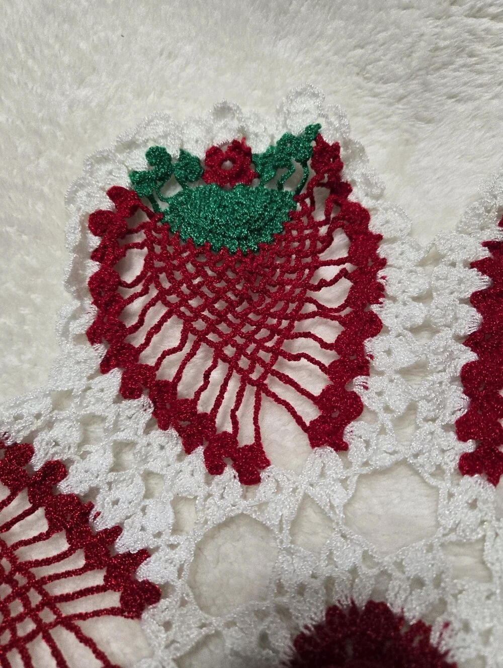 Handmade Lace Strawberry Table Doily GUC 22inx12in